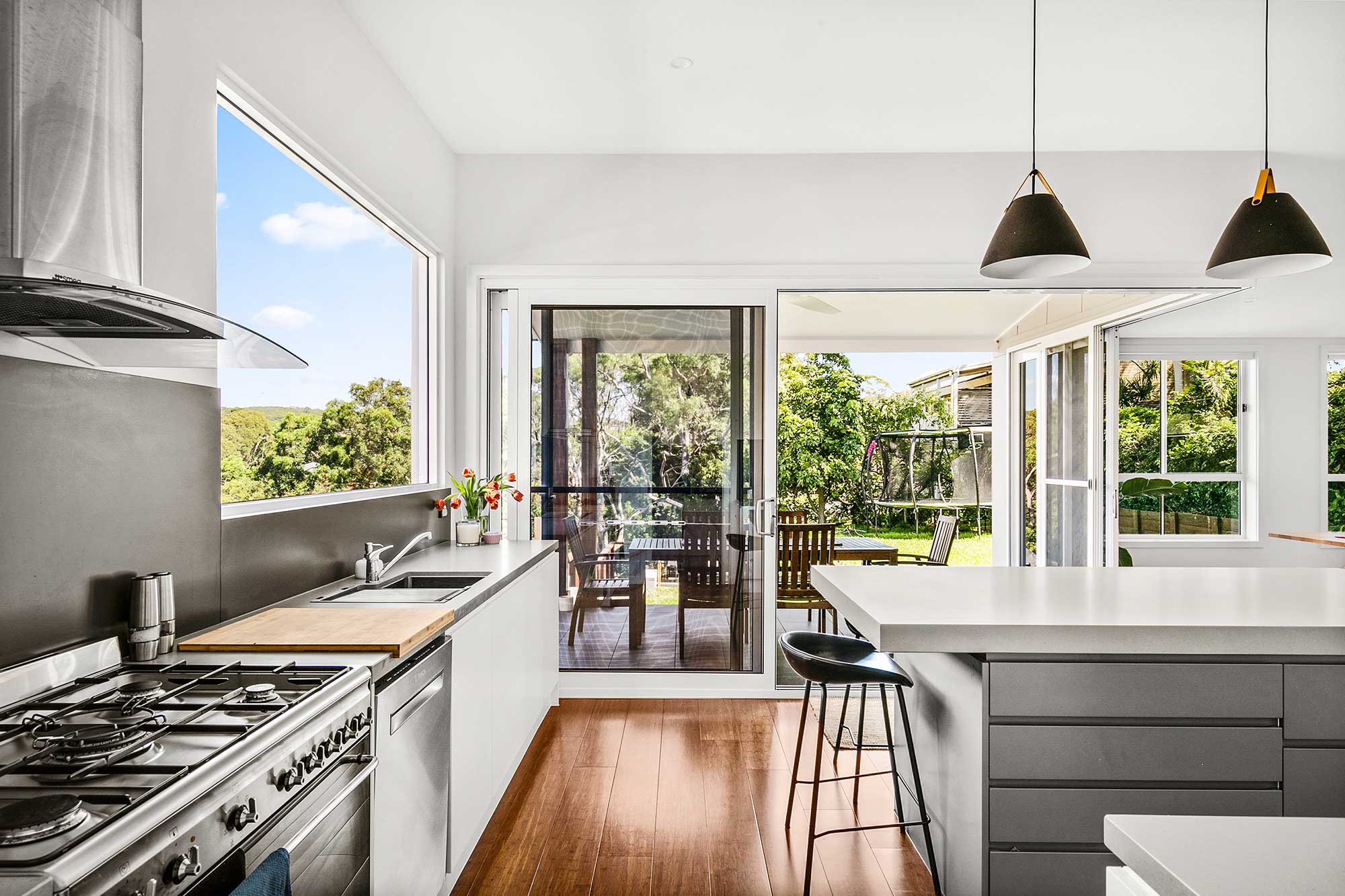 hallandhart-H0010-2000-016