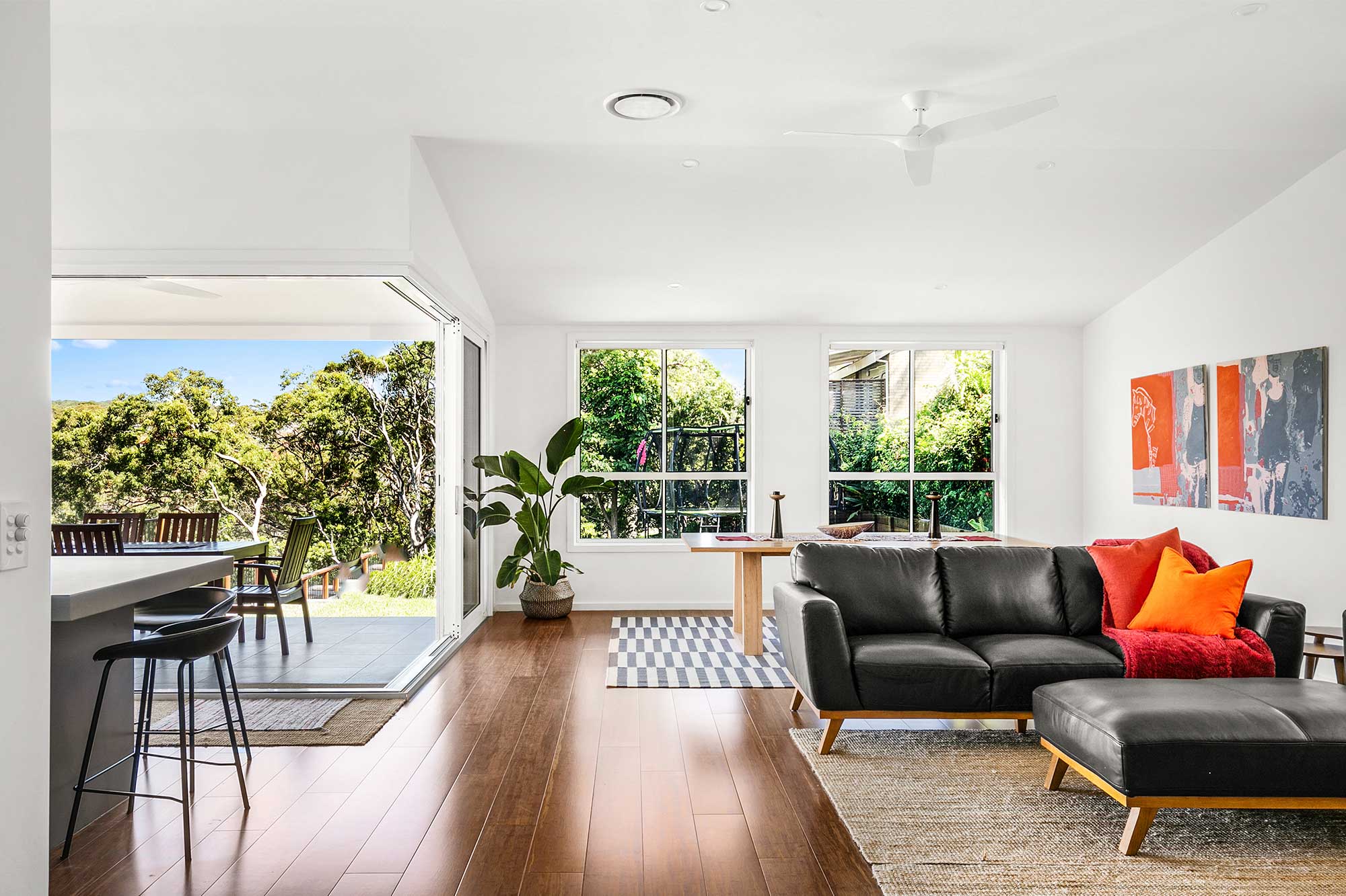 hallandhart-H0010-2000-017