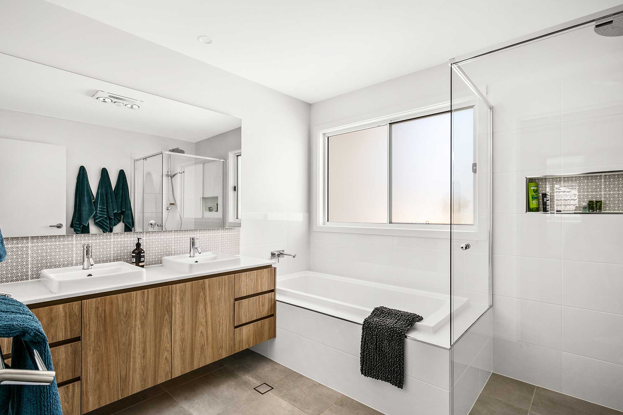 hallandhart-H0010-2000-019