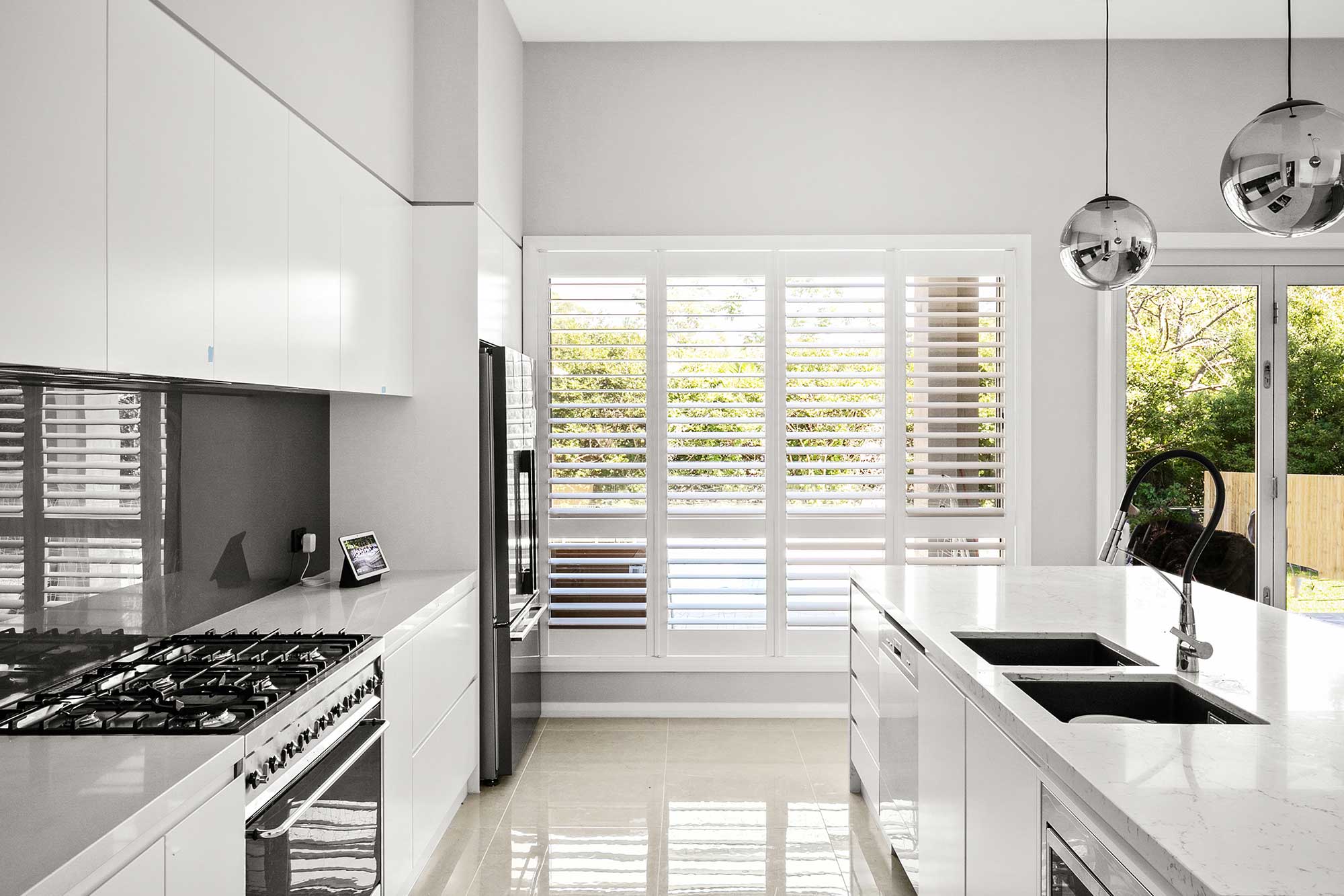 hallandhart-H0110-2000-001