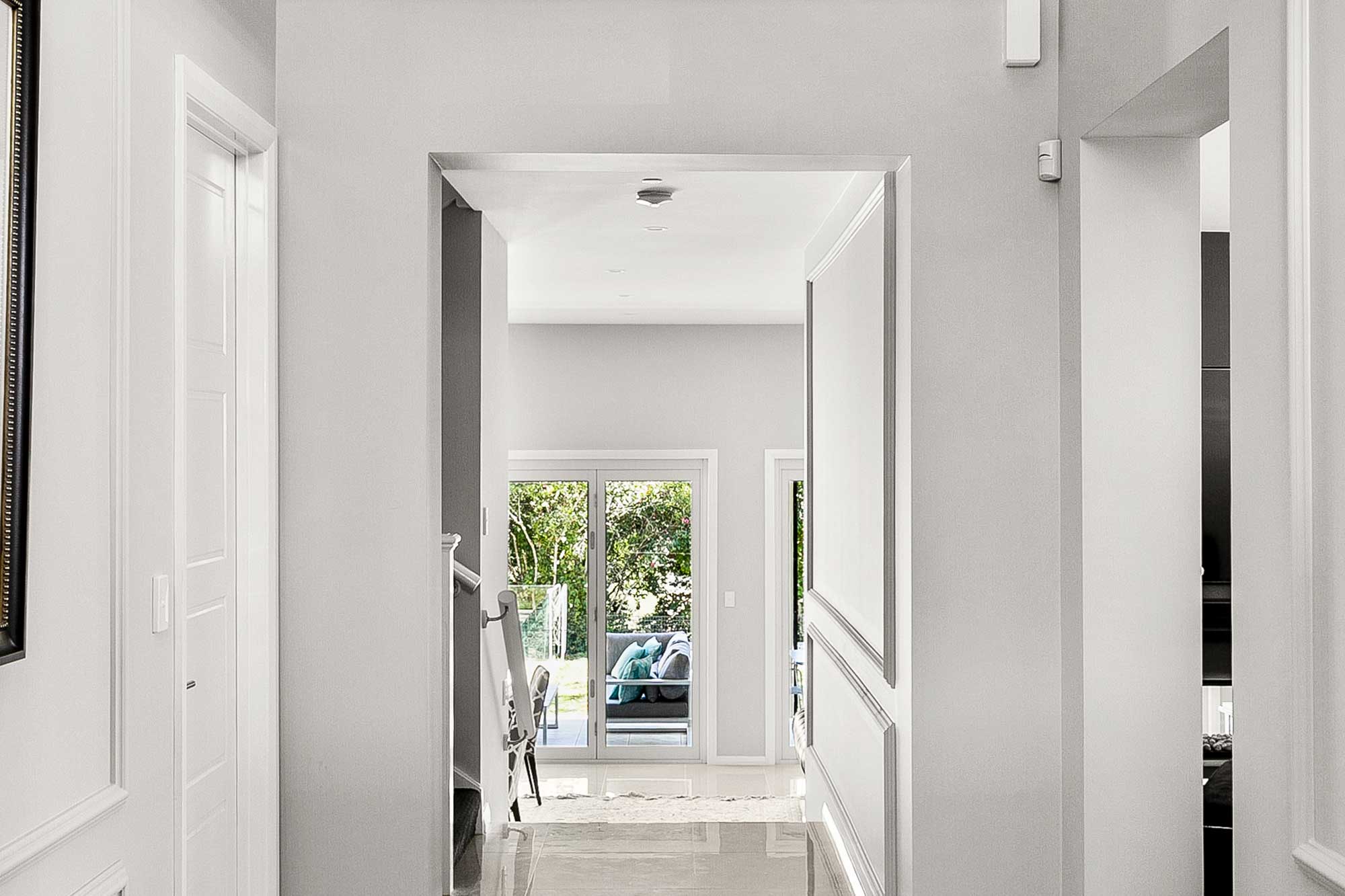 hallandhart-H0110-2000-010