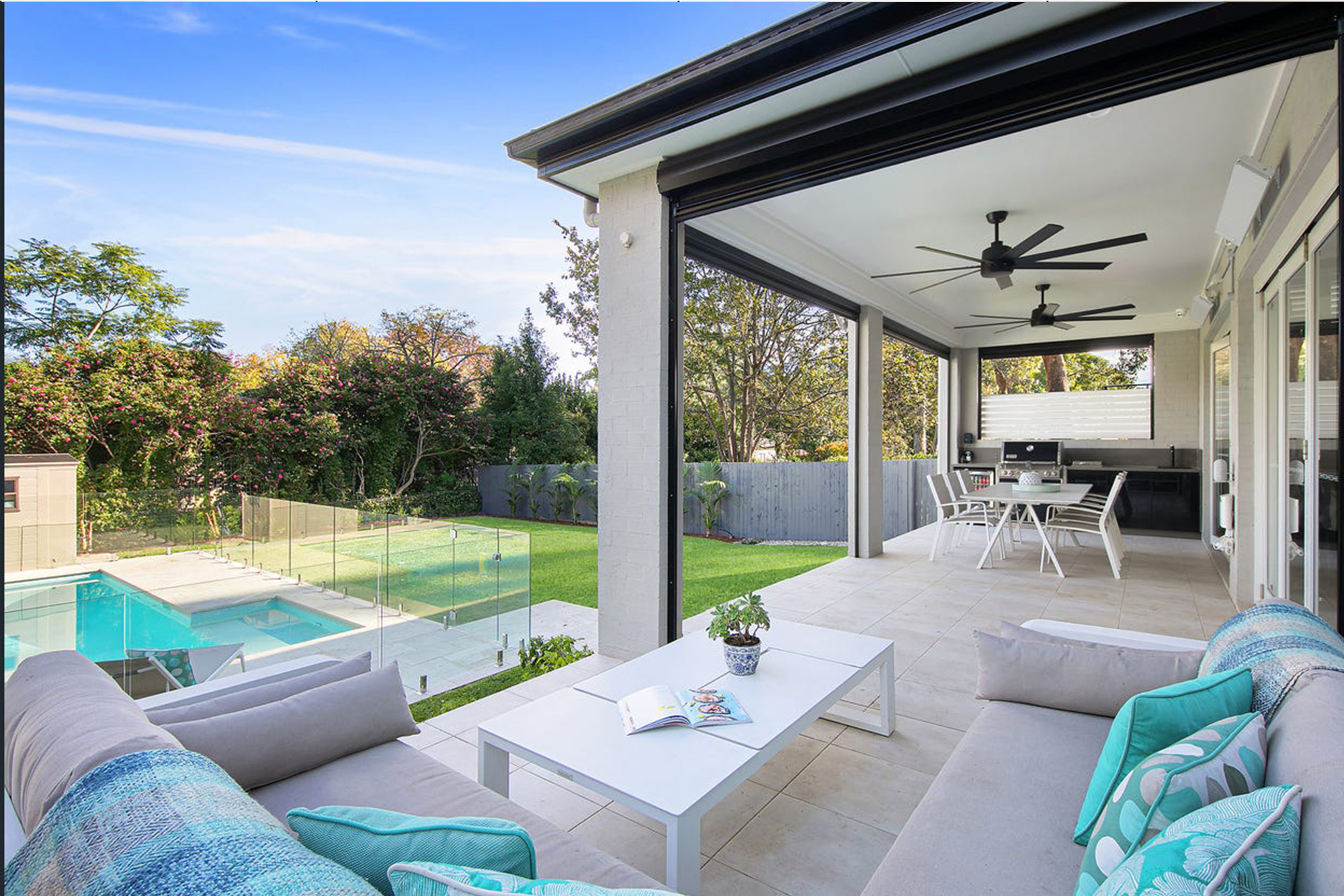 hallandhart-H0110-2000-014