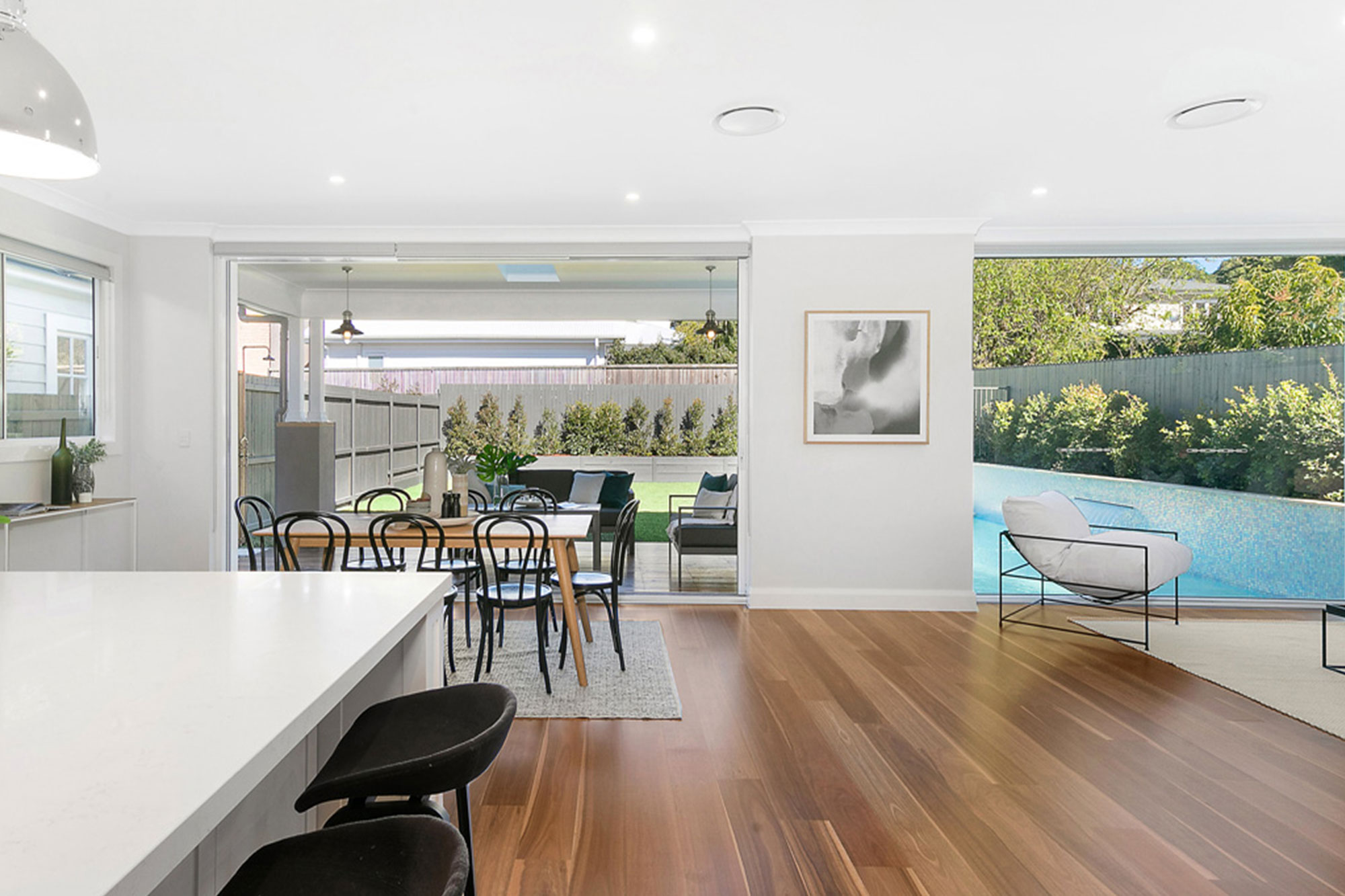 hallandhart-H0113-2000-002