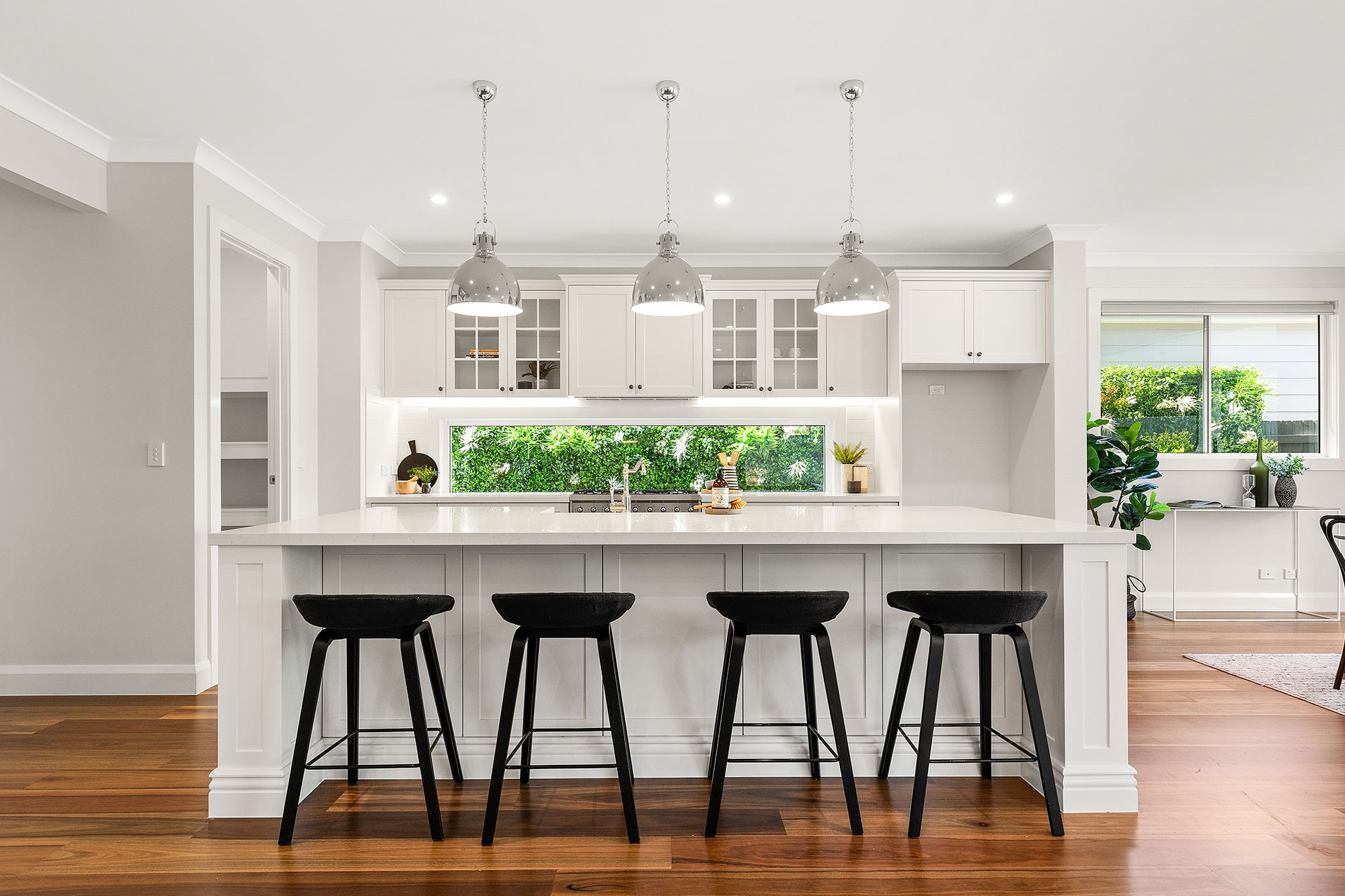 hallandhart-H0113-2000-011