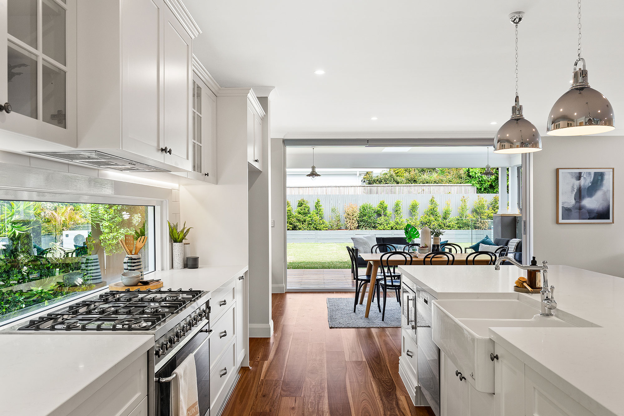 hallandhart-H0113-2000-012