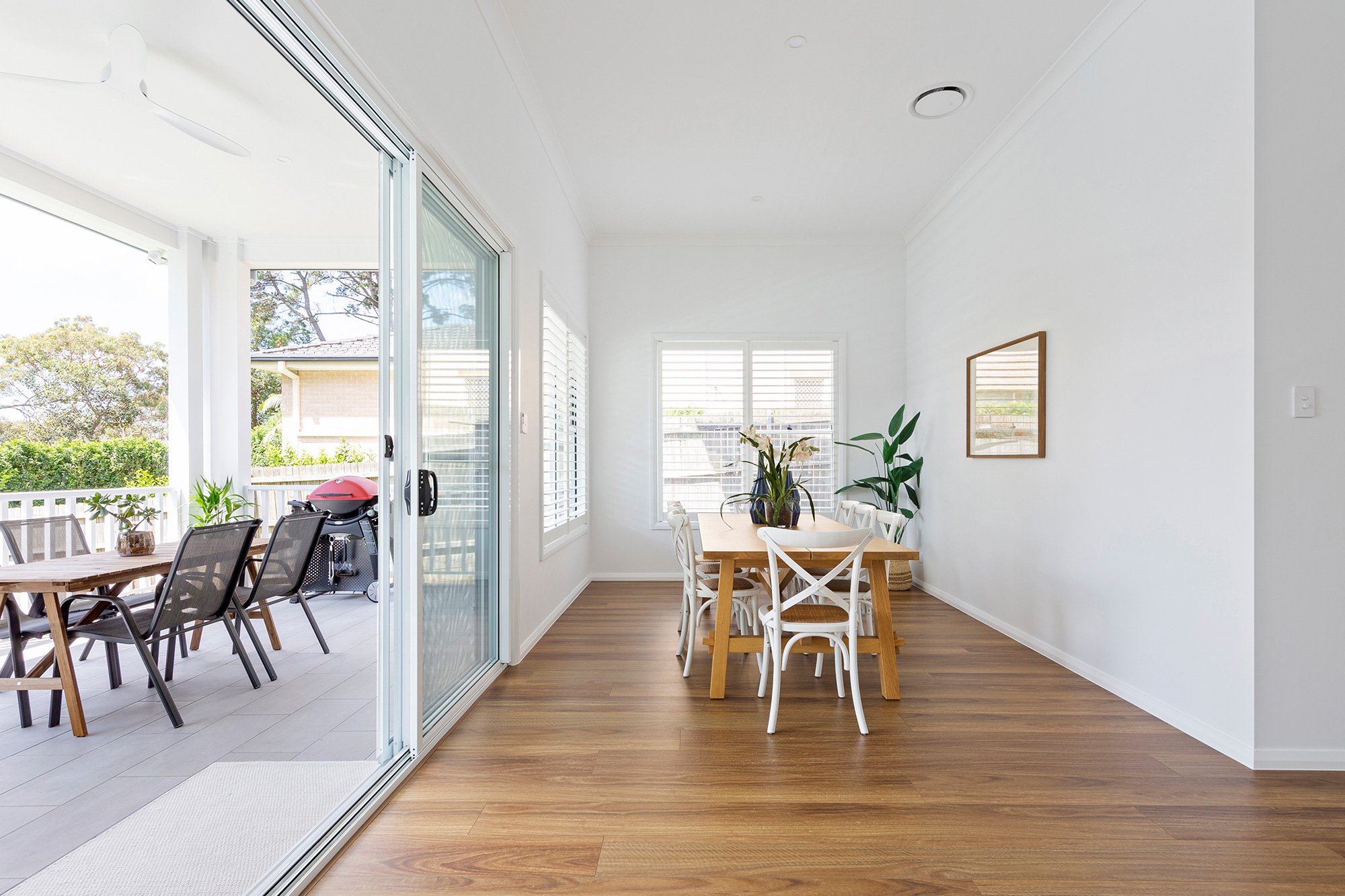 hallandhart-H0355-2000-004