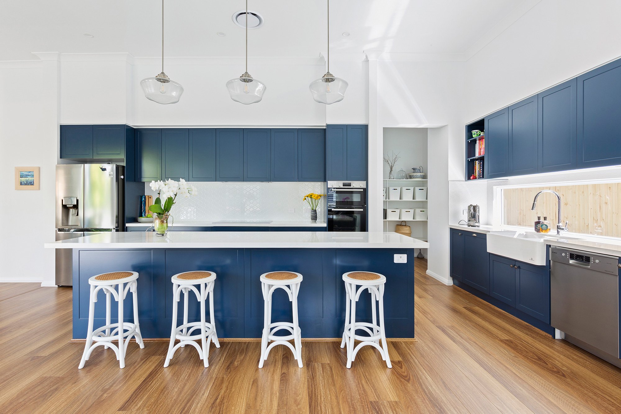 hallandhart-H0355-2000-010