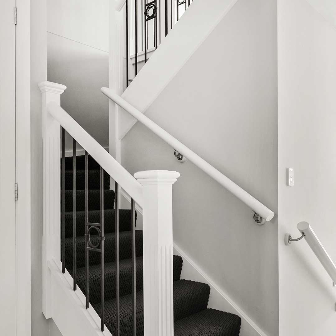 hallandhart-H0110-1080-022